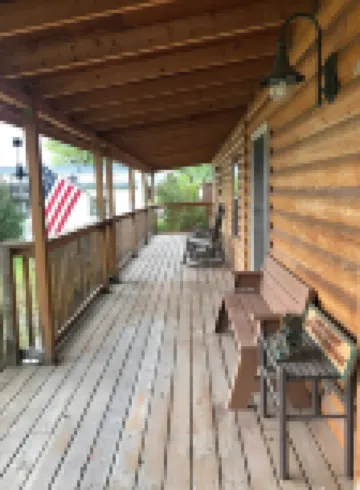 Cabin #2 - Backyard Bunkhouse