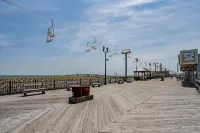 Beach Block Penthouse • Steps to Boardwalk & Beach • Ocean Views