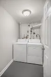 Retro Resort Inspired Home 7 Min From DT Raleigh