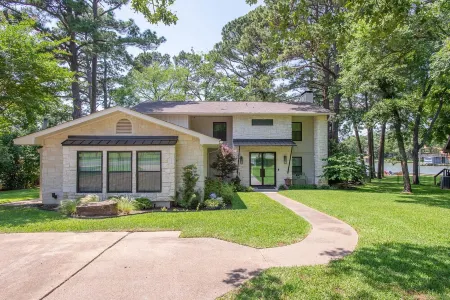 Stunning Five Bedroom Escape - Great Water!