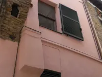 Holiday house with sea view and sun terrace, 4 km to beach Hoteles en Cipressa