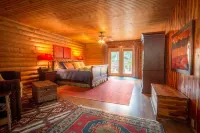 Wonderful Lake Front Home with amazing views and access to the water Hotels in Sugar Camp Township