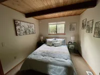 Luxurious Cabin Style Lake House walking distance to Lake Cushman Hotels in Mason County