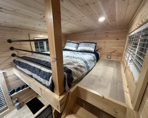 Lake Life Tiny House located on top of the water - Pool - 3 Kayaks - Beautiful! Hotels in Coffee County