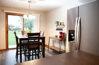 2 Bedroom, 1 Bathroom Convenient Green Bay Getaway