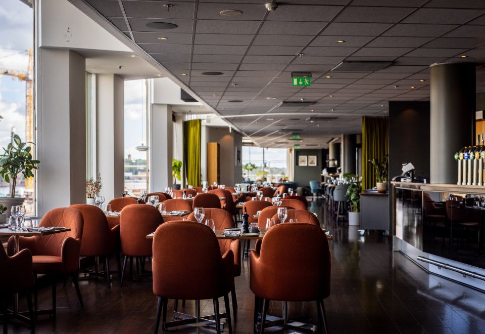 힐튼 스톡홀름 슬루센 호텔 로비