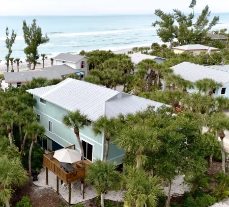 Family & Friends Retreat - 50 Steps to Uncrowded Beach w/ 4 King Beds & 4 Baths