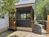 “The Almost” A dog friendly, beach getaway Hotels in Smithville