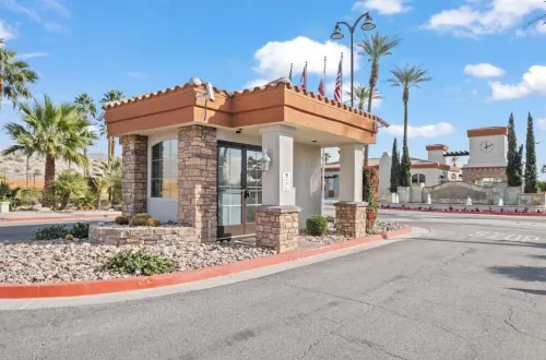 Cozy studio in enjoyable Coachella with AC, fitness room, WiFi, Peacefulness…