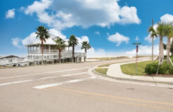 *NEW* - LOCATION, LOCATION - 250 Feet to the Beach - Sleeps 6