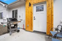 The *Minimalist's Escape* near Greenbelt & Winery with HOT TUB!