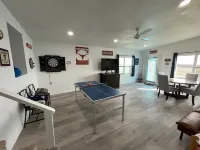 Pelican Place--lit dock, crab cages, W/D, 5 TVs, gameroom, fully stocked kitchen Hotels in Palacios