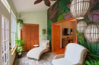 THE LOVERLY - Your Romantic Love Nest - hot tub, 3 fireplaces, 2 bath,  gazebo - Homestays
