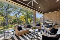 Luxury Family Estate near Dallas w/ games & outdoor living,  sleeps 22