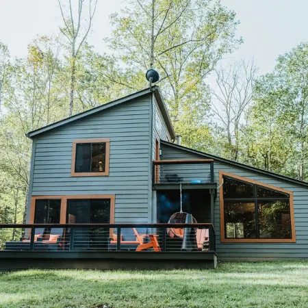 Enjoy the peace & quiet of beautiful Nashville, Indiana.