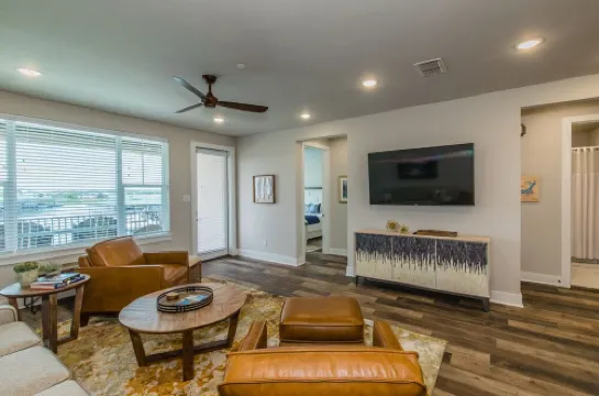 Lake front Condo 2BD/2BA w/ pool, hot tub, fire pit, gas grills, gym, & laundry.