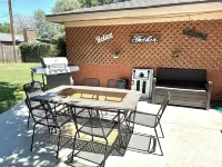 Scarlet Sunsets + Hot Tub + Game Suite + 5Br Sleeps 18 + Central Lbk