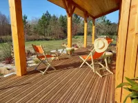 Deux Maisons en Bois Avec Terrasses Proche Océan Hotels in Grayan-et-l'Hopital