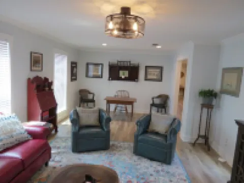 Newly remodeled townhouse with easy access to quaint, downtown Salado. Hoteles en Salado