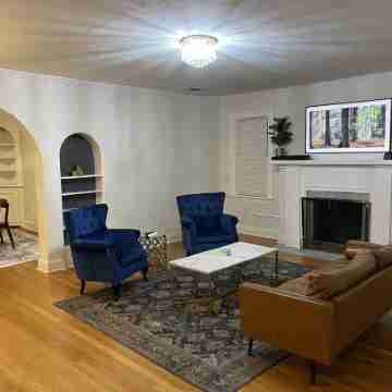 Charming 2-bedroom cottage in fabulous Amarillo with WiFi, AC Others