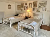 6 BDR, Pet-friendly, newly remodeled whaling captain’s house downtown Nantucket!