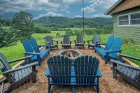 NEW!! Amazing Views & 2 porches. 2 Dens. Fire Pit. Hot Tub. Game Room. Smart TVs