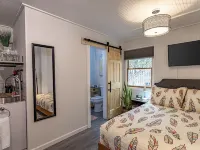 HEY, GET A ROOM! Couples Getaway : Bikes, beach chairs, umbrella :Central locale Hoteles en Kitty Hawk