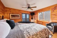 Majestic views of the Smokies, Pro movie theater w/ 16 foot screen, Hot tub