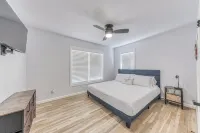 Keep it simple at this peaceful and centrally located house. Отели рядом с достопримечательностью «In The Pink Wellness Center»