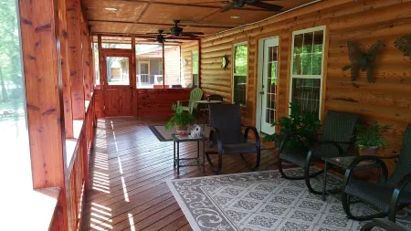Beautiful cabin style home backing up on the White River!