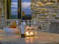 Luxury barn conversion near Padstow - stunning ocean views, garden and hot tub Hotels in Wadebridge