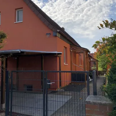 Cozy vacation home with terrace and garden 鄰近巴德哈爾茨堡火車站的酒店