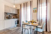 Bright Dwelling with sea view, partnered with private beach and pool / spa. - 2-Star
