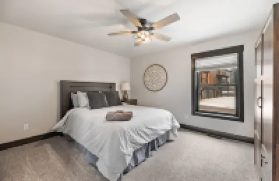 Embers Gulch 1 brand new duplex, wifi, hot tub, paved roads, shared pool access