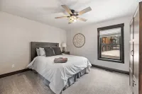 Embers Gulch 1 brand new duplex, wifi, hot tub, paved roads, shared pool access