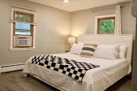 Chatham Bliss - Dog Friendly oasis with EV Charging Hotels near Forest Beach Conservation Area