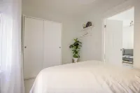 Lovely 2 Bedroom Unit with a Hot Tub Hotel a 