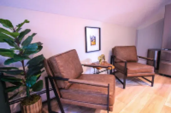 Loft on Main - DWTN, Beach, PVT Deck, Coffee Bar