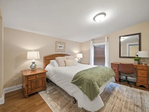 5 bed/3 Bath Home in the Heart of Fremont! Steps from the beach and boat launch!