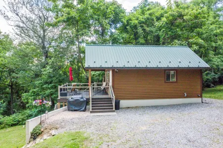 ENJOY HOT TUB & MOUNTAIN VIEWS Отели рядом с достопримечательностью «Lazy Days Winery»