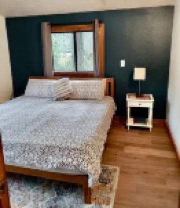 Hear the River from Cozy Mt Hood Cabin W/ Woodstove & Dogs Ok!