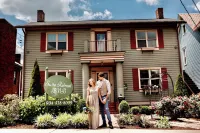 Weekly discount. Family & pet friendly, A block to Main St. Walk to dine/shop.