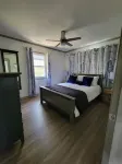 Something for Everyone! Walk to Beach/Restaurant/Parks/Shopping/Entertainment