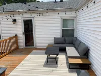 "The Lynn" MODERN URBAN STAY w/ Backyard