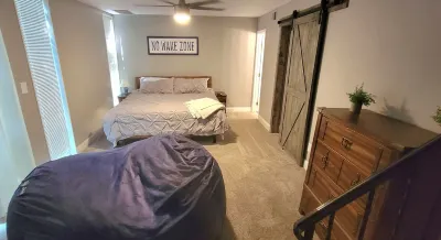 NEW Cozy Condo I-4 @ Beautiful Lake Cumberland - perfect family getaway! Hotels in 