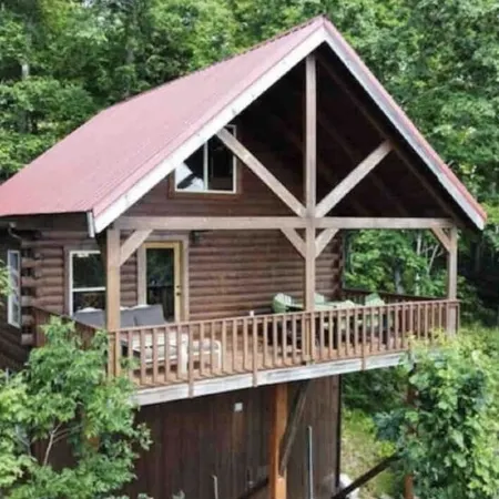 Amazing Views! Hot Tub!! Minutes from the Gorge!!!