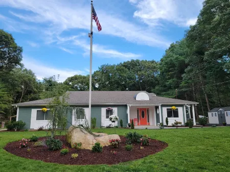 Private NEWLY Renovated 4 BED Family Friendly Home near URI, Beaches, Weddings..