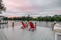 Manatee Key- Riverfront Pool /Dock close to Beach