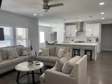 Greenville Country House No. 3 Charming 4-bedroom farmhouse. Отели в г. Хант