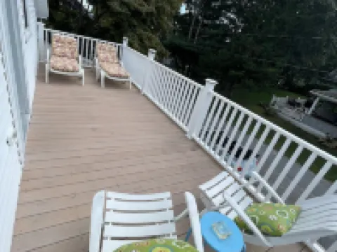 6 houses away from quiet beach! Minutes from the heart of Onset & Cape Cod Canal Hotels in Wareham